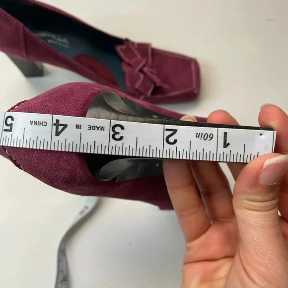 Via Spiga Aggie Suede Burgundy Bow Square Toe Heel Pumps Size 7.5M - Picture 7 of 7
